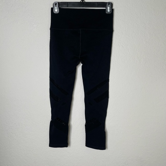 Alo High Waist Cropped Cut-out Leggings Black Size Small - Picture 4 of 5